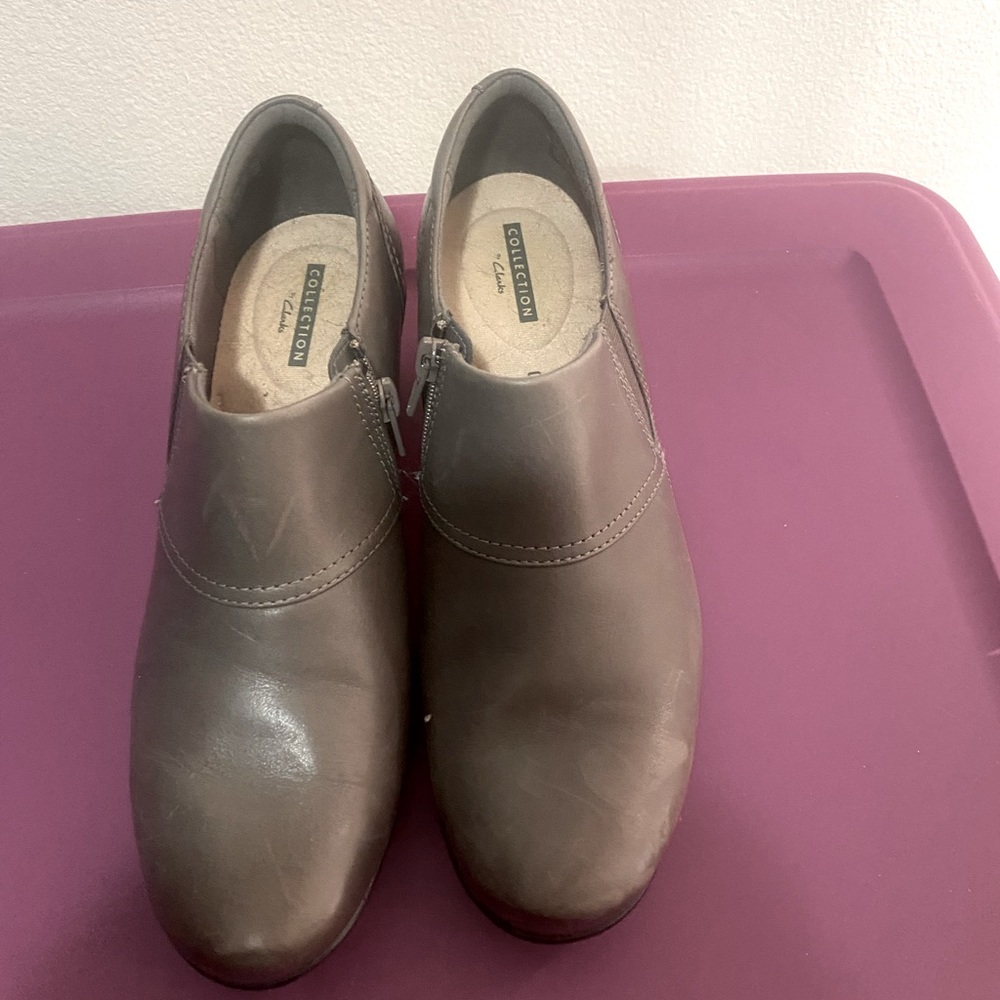 Grey heeled booties Collection by Clark sz 9